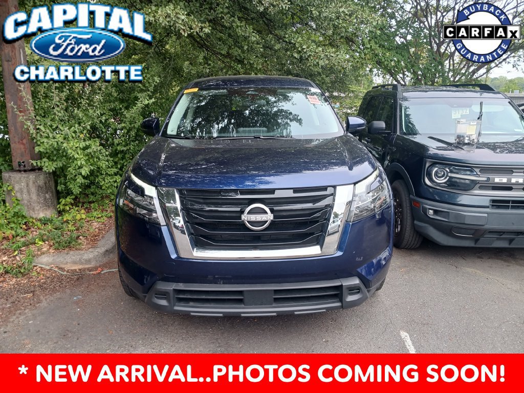 Used 2025 Nissan Pathfinder SV AWD/4WD image 2