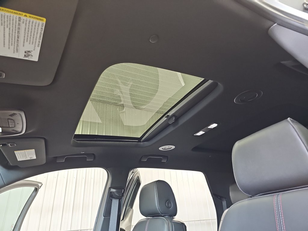 Used 2023 Chevrolet Traverse RS AWD/4WD image 30