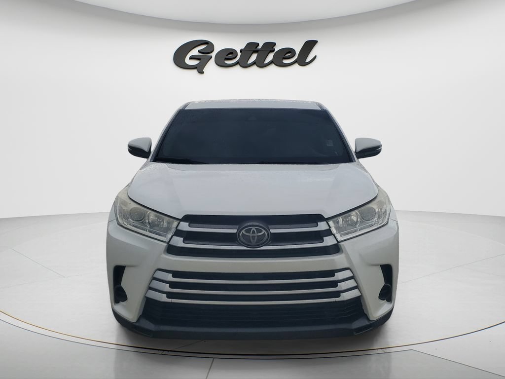 Used 2018 Toyota Highlander LE FWD image 2