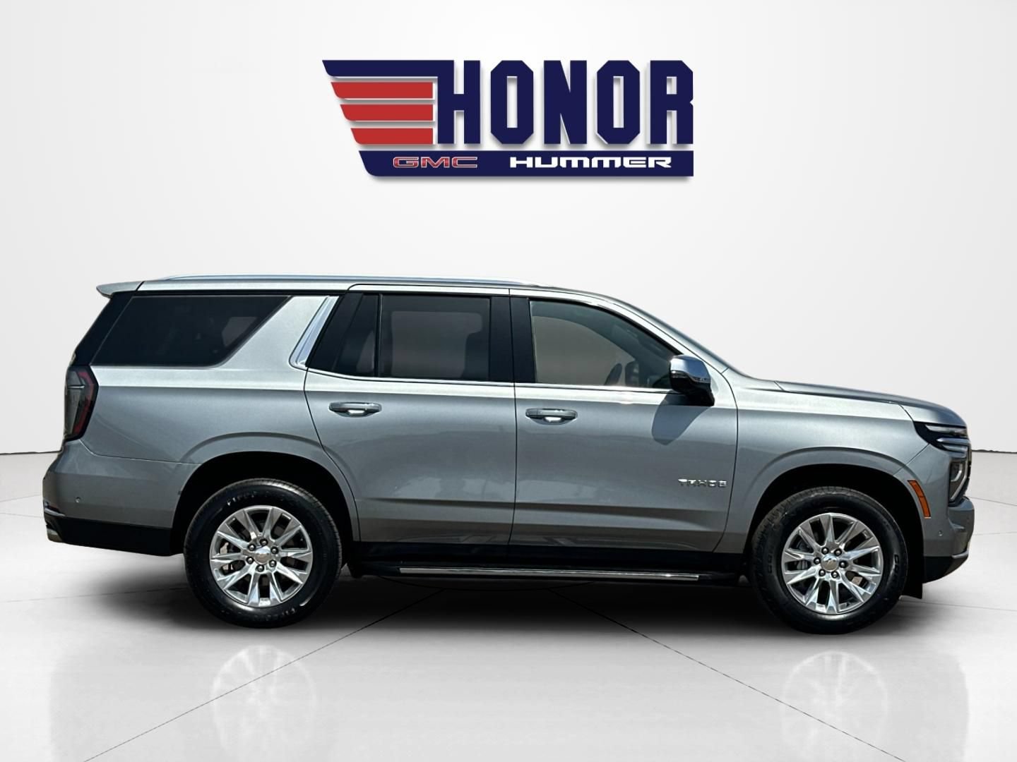 Used 2025 Chevrolet Tahoe Premier RWD image 3