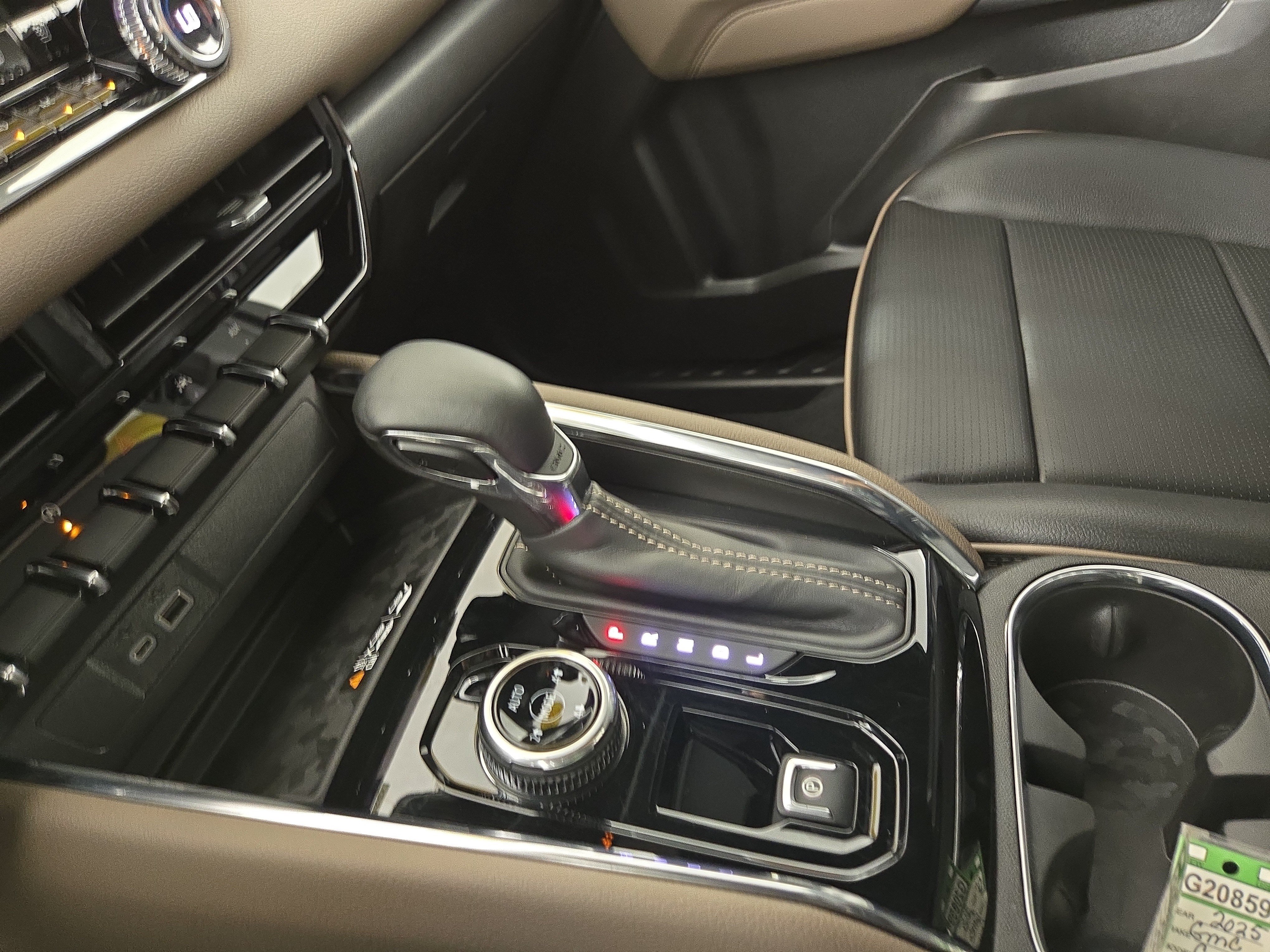 Certified 2025 GMC Canyon Denali AWD/4WD image 23