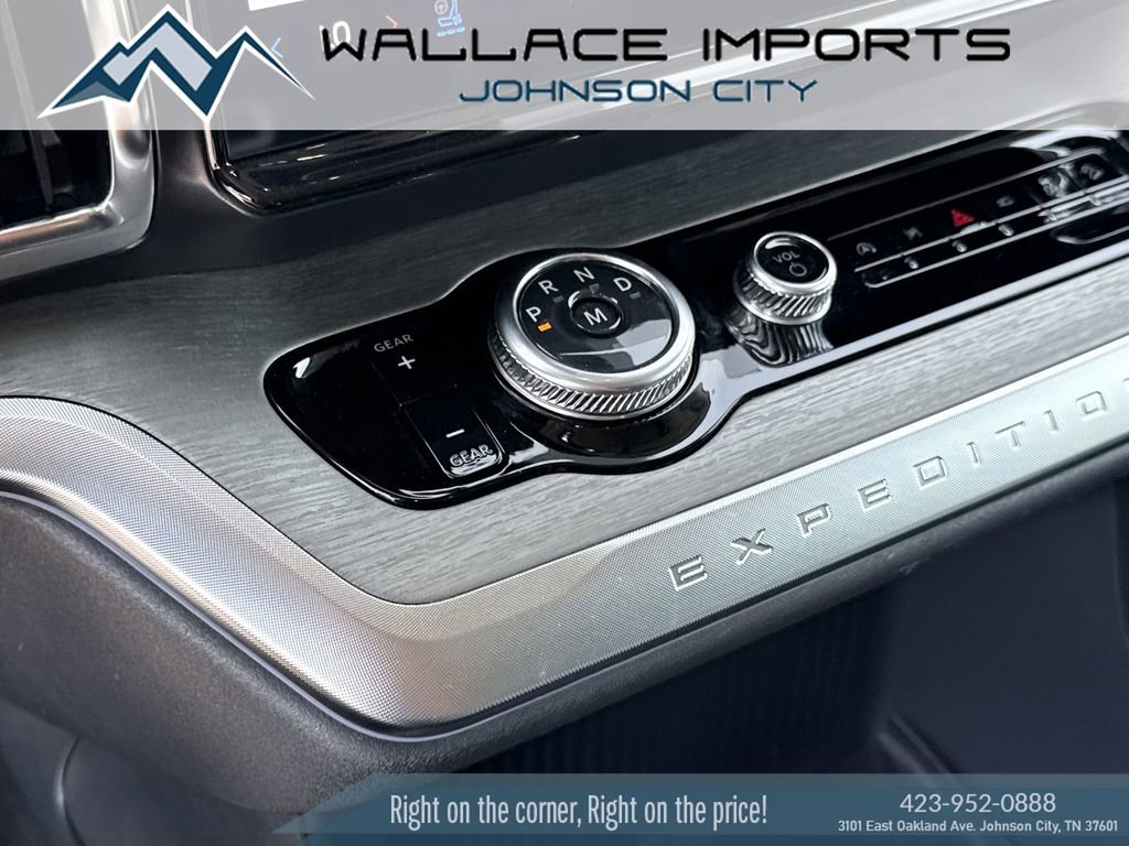 Used 2025 Ford Expedition Platinum AWD/4WD image 17