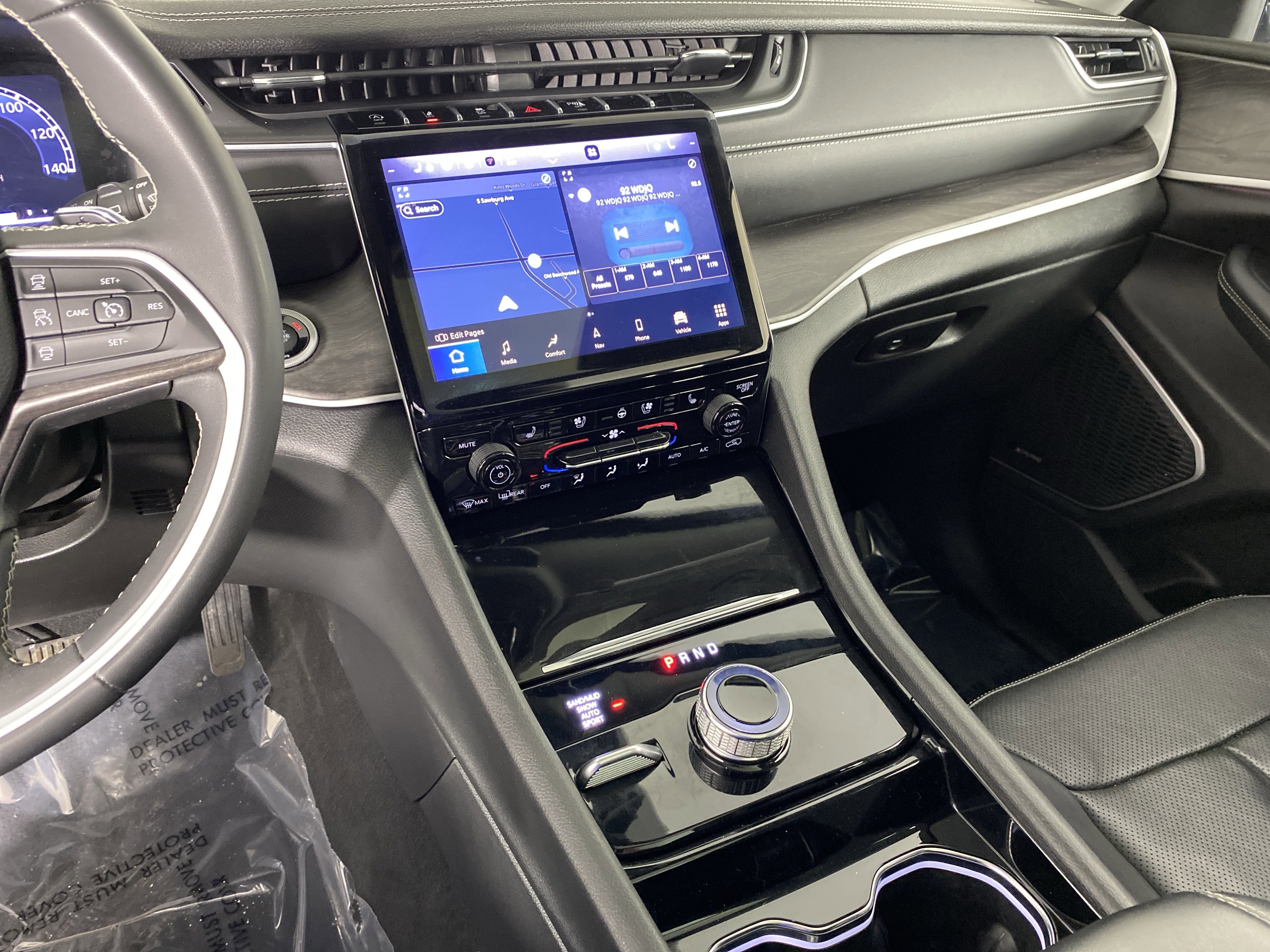 Used 2023 Jeep Grand Cherokee L Limited w/ Luxury Tech Group II image 27