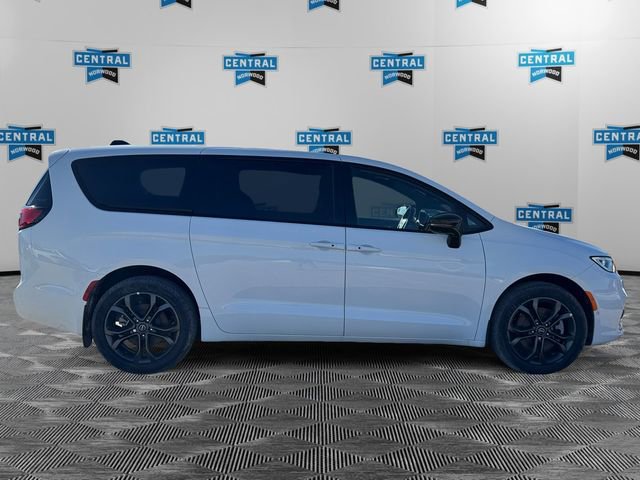 New 2026 Chrysler Pacifica Select image 6