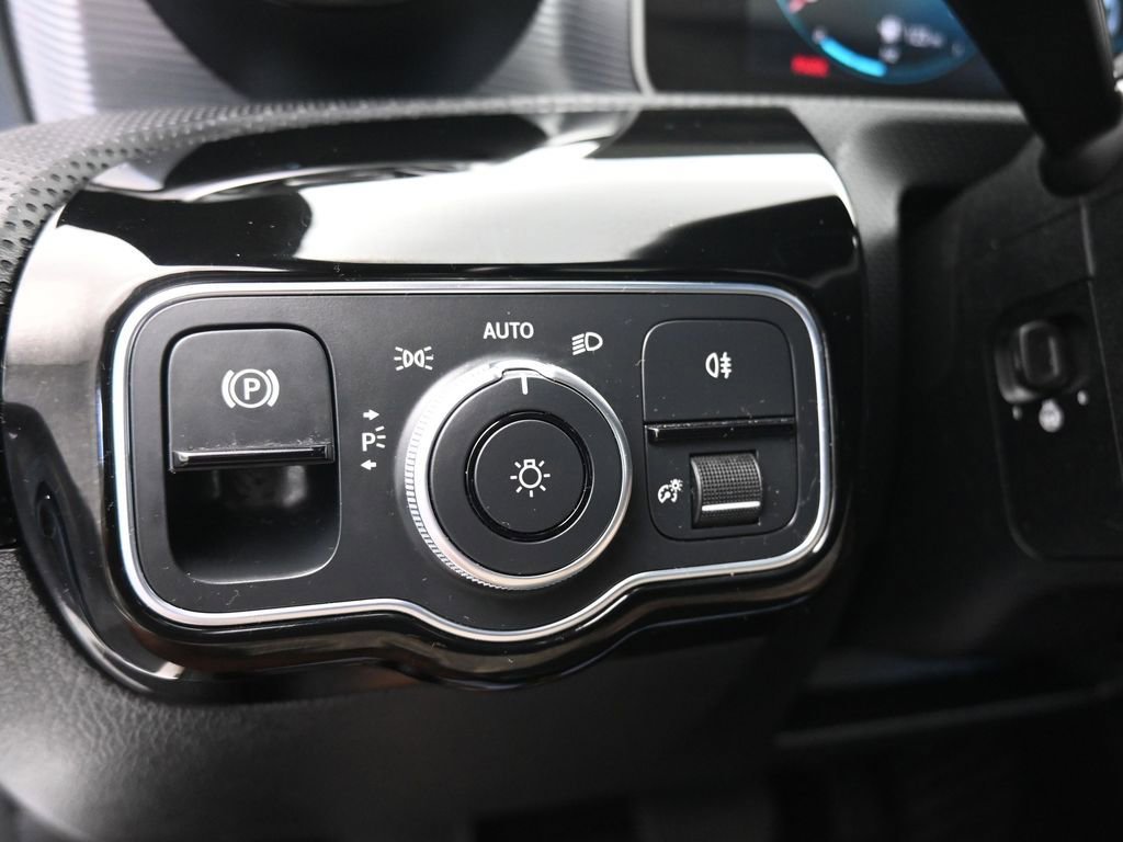 Used 2020 Mercedes-Benz CLA 250 4MATIC image 32