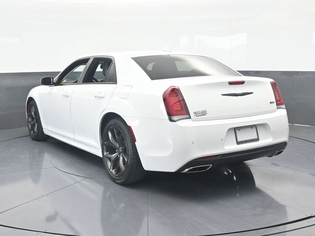 Used 2023 Chrysler 300 Touring L image 4