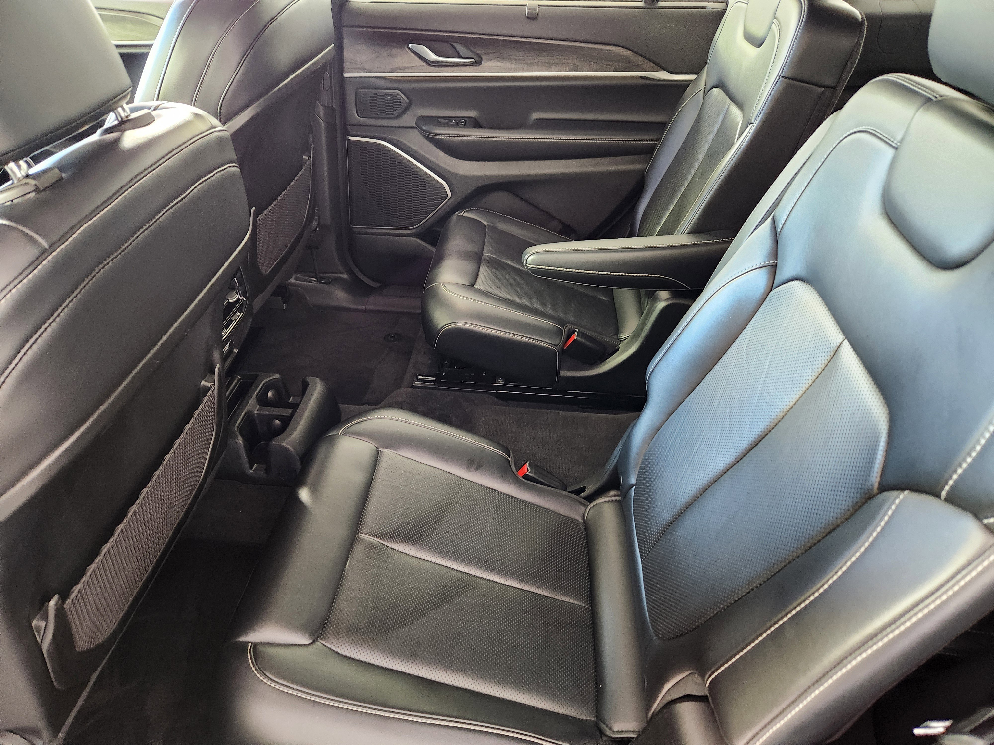 Used 2021 Jeep Grand Cherokee L Limited w/ Luxury Tech Group II image 14