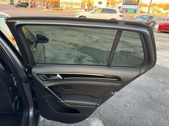 Used 2019 Volkswagen Golf R 4-Door image 15