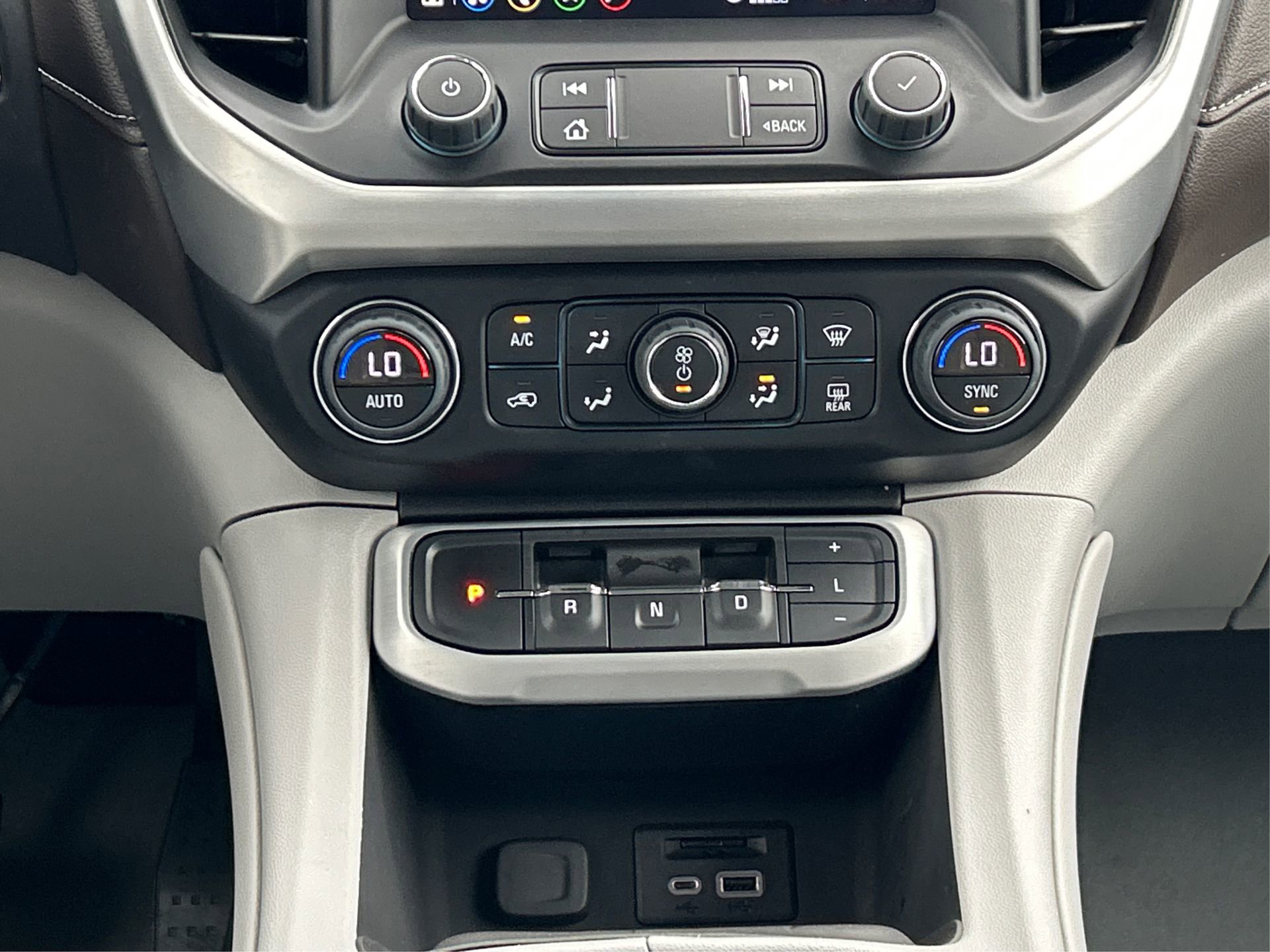 Certified 2023 GMC Acadia SLT image 31