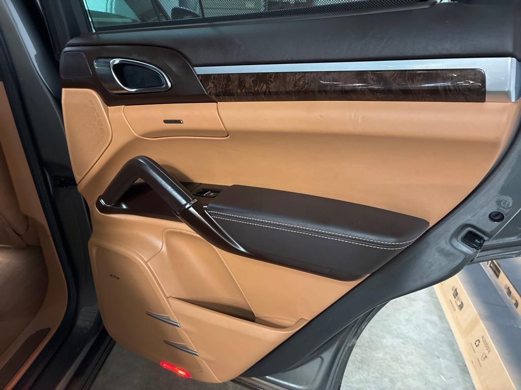 Used 2016 Porsche Cayenne Turbo image 31