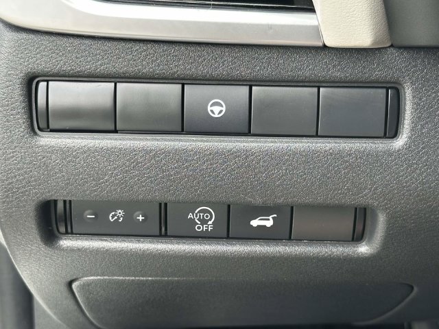 Used 2023 Nissan Rogue SL AWD/4WD image 15