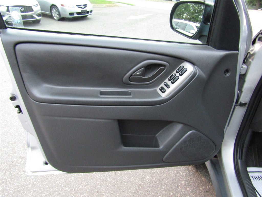 Used 2005 MAZDA Tribute I FWD image 21