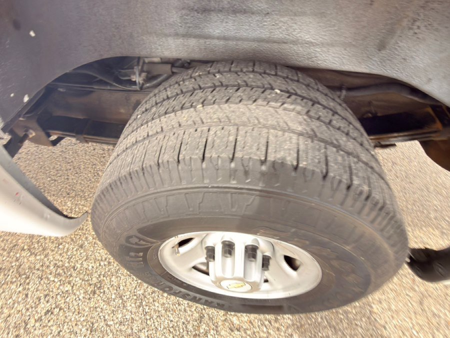 Used 2013 Chevrolet Express 2500 image 28