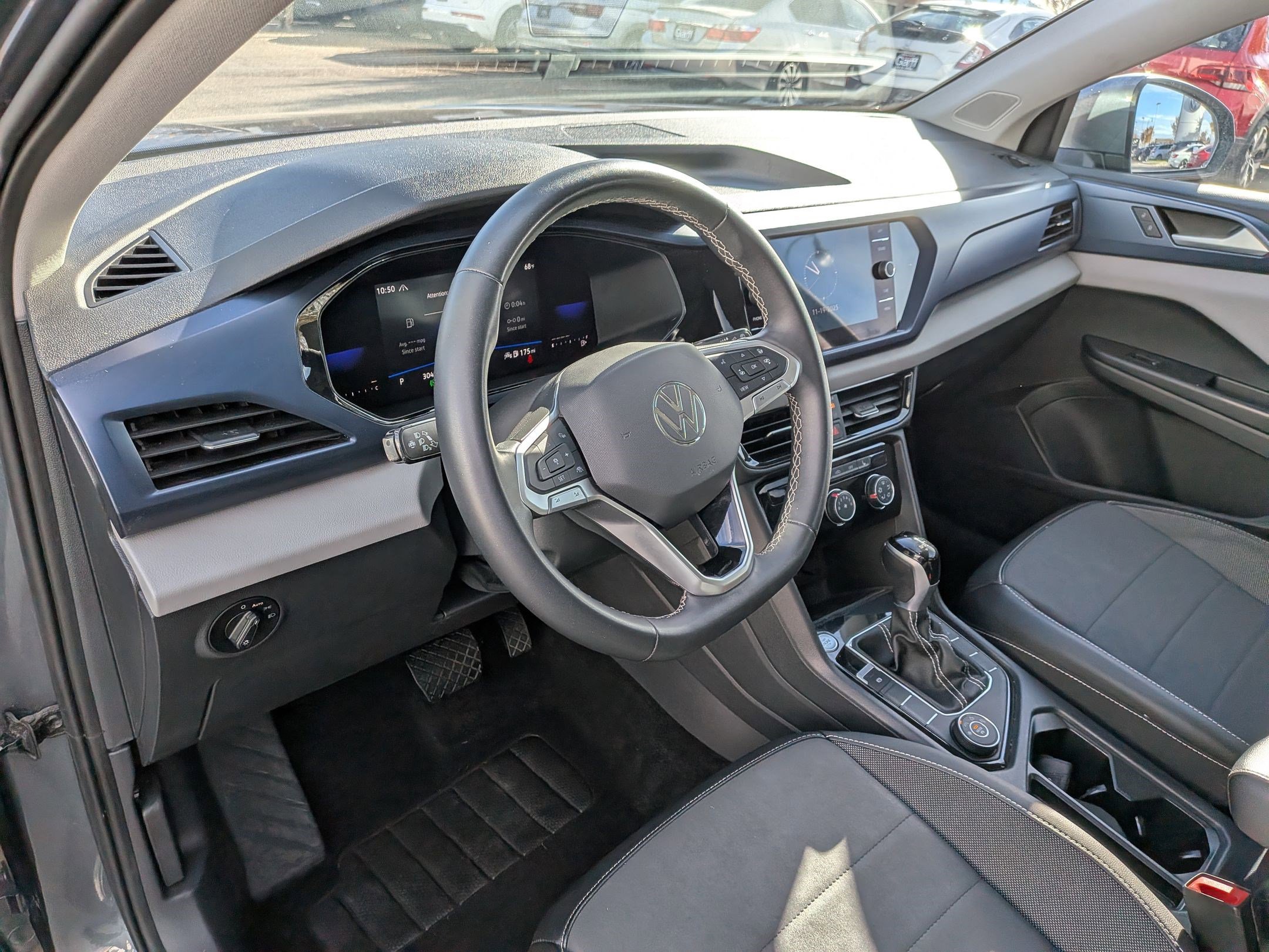 Certified 2023 Volkswagen Taos SE w/ Panoramic Sunroof Package image 17