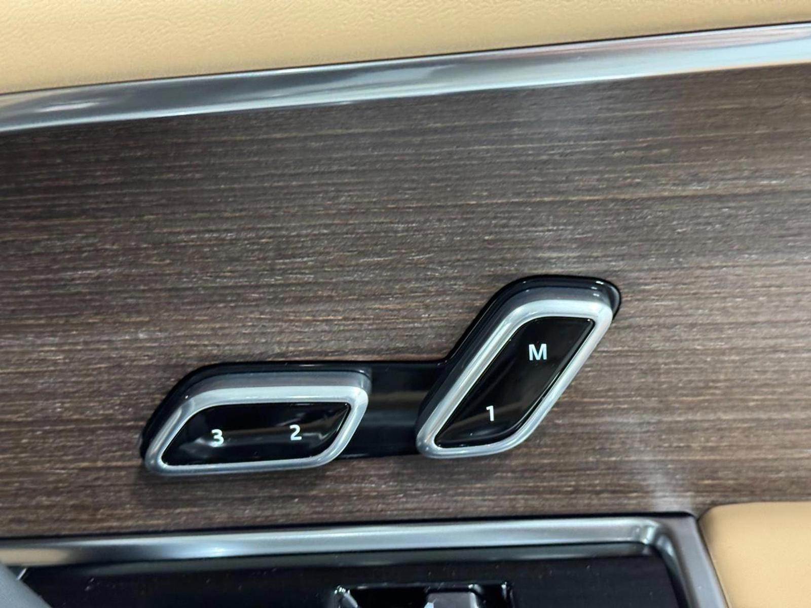 New 2026 Land Rover Range Rover SE image 20