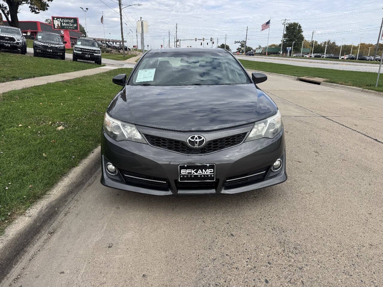 Used 2012 Toyota Camry SE w/ Leather Pkg FWD image 7