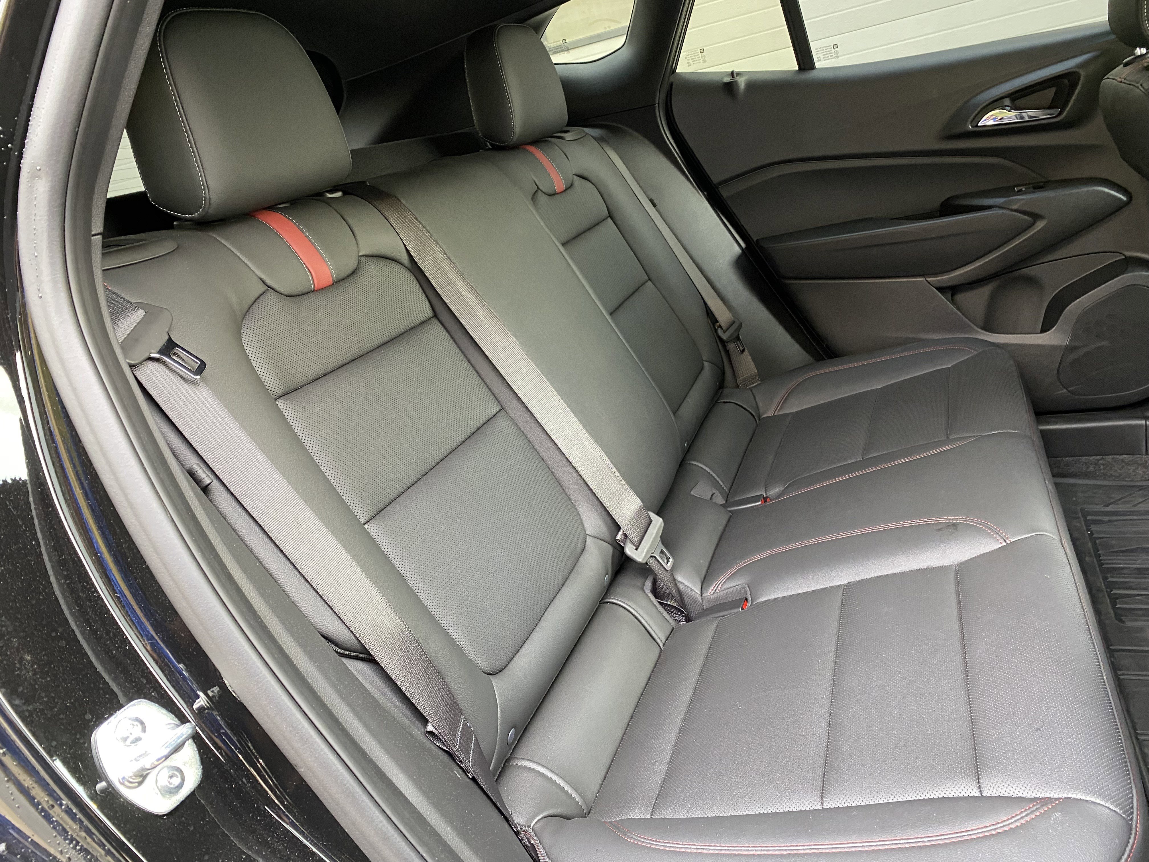 Used 2025 Chevrolet Trax RS image 34