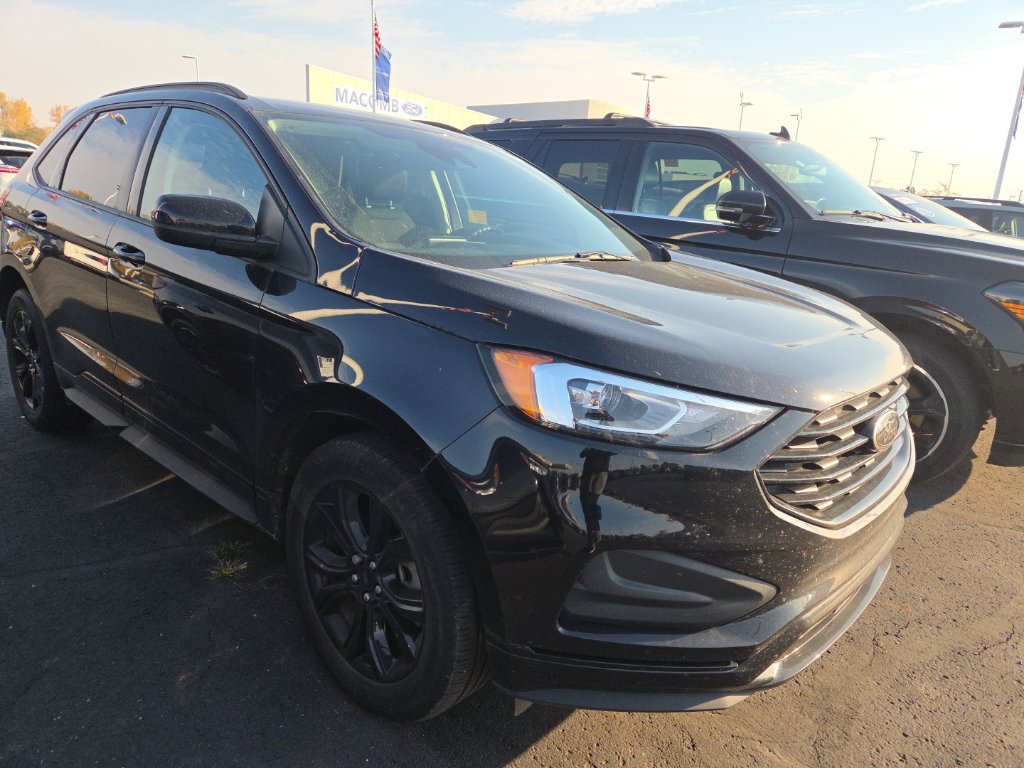 Used 2024 Ford Edge SE w/ Black Appearance Package