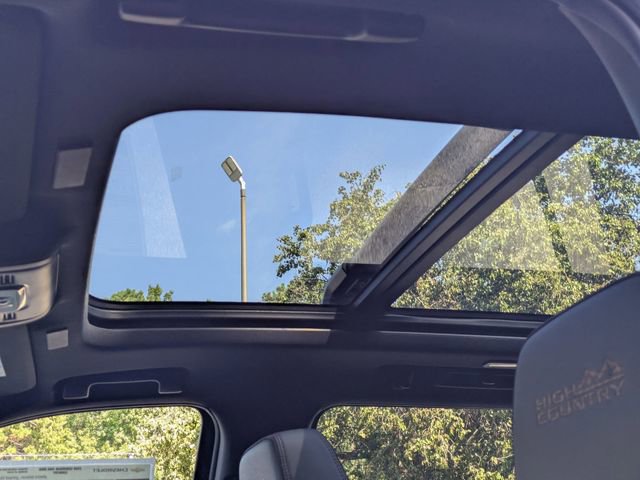 New 2026 Chevrolet Suburban High Country image 13