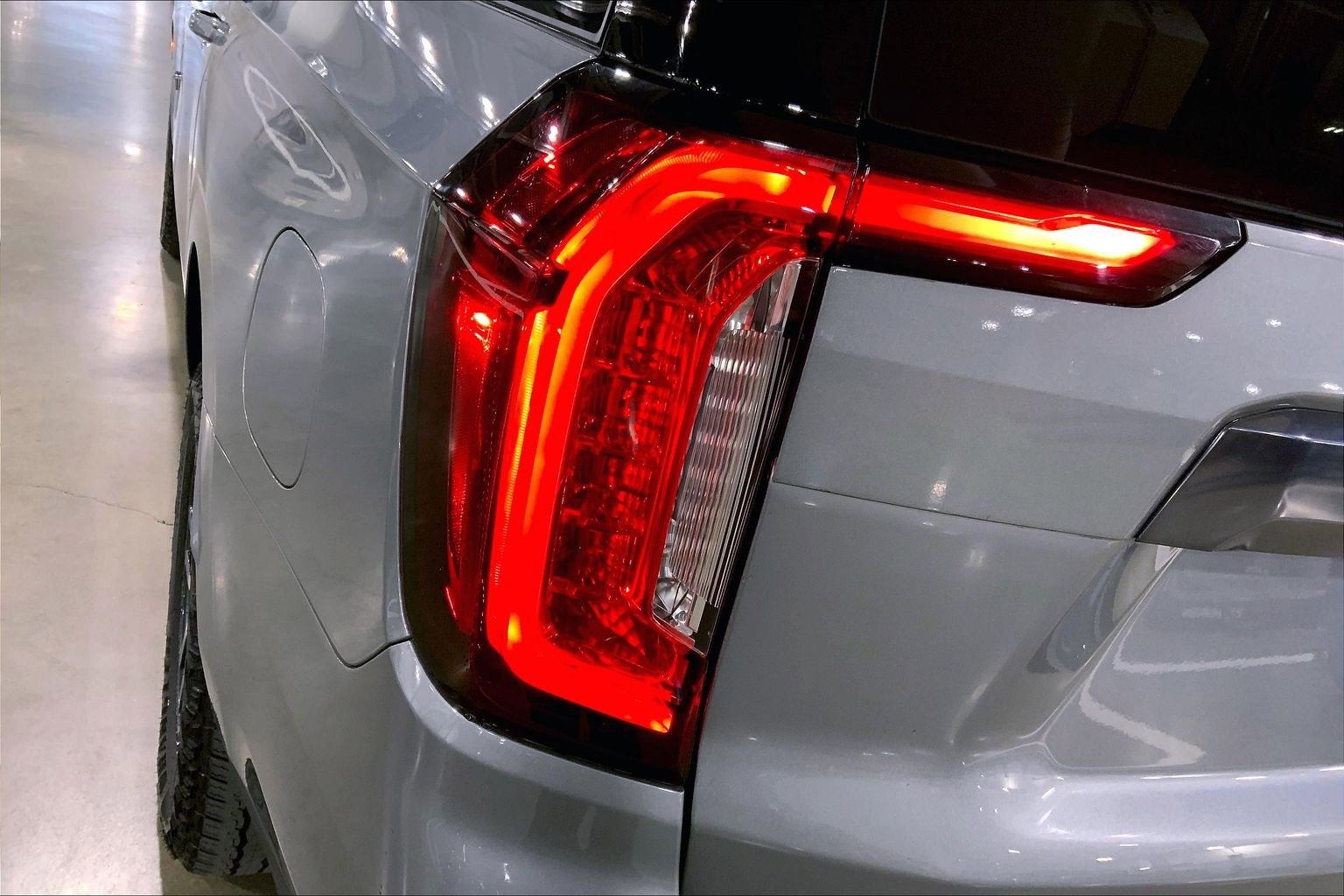 Used 2023 GMC Yukon XL AT4 image 28