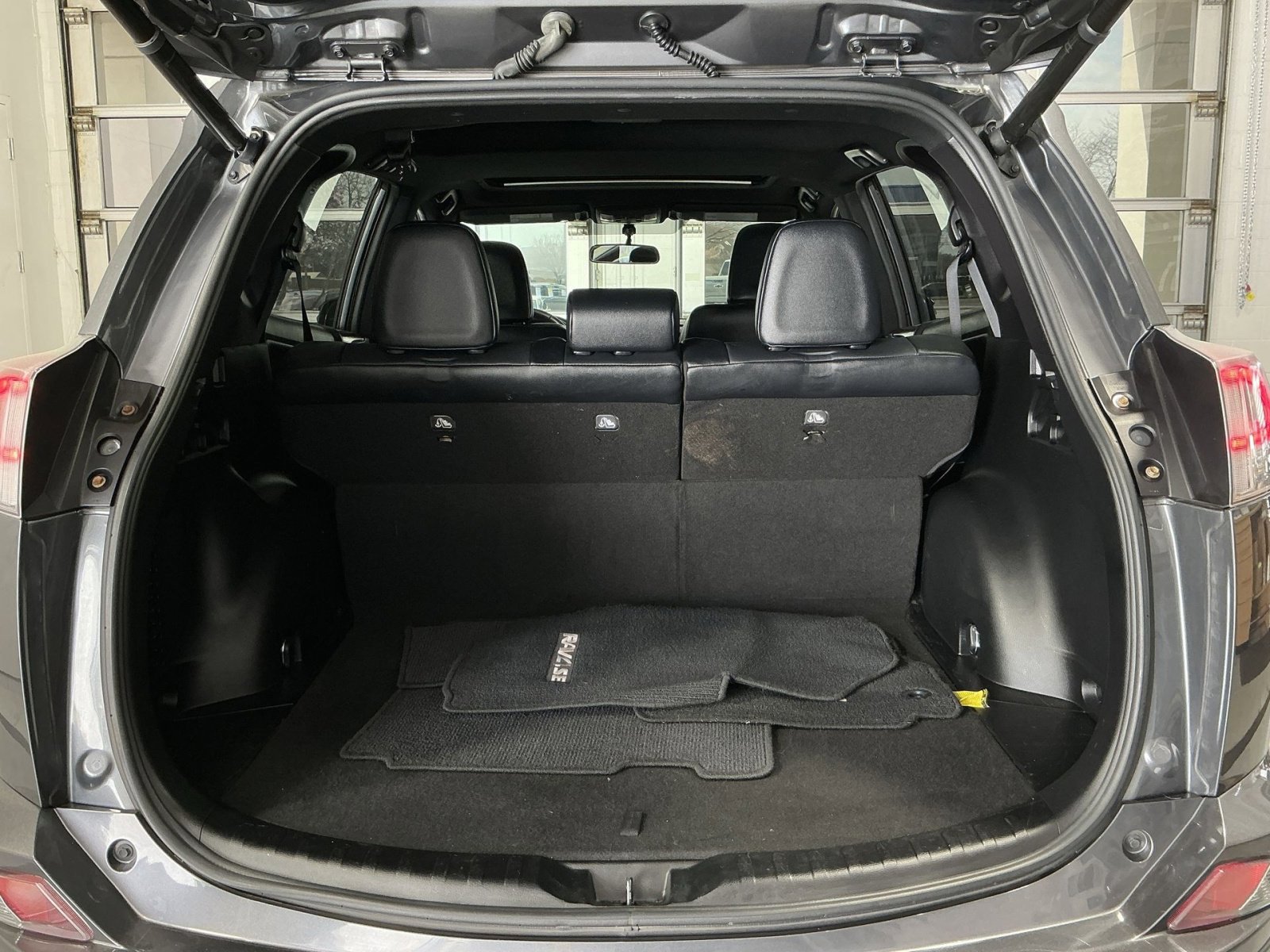 Used 2016 Toyota RAV4 SE image 32