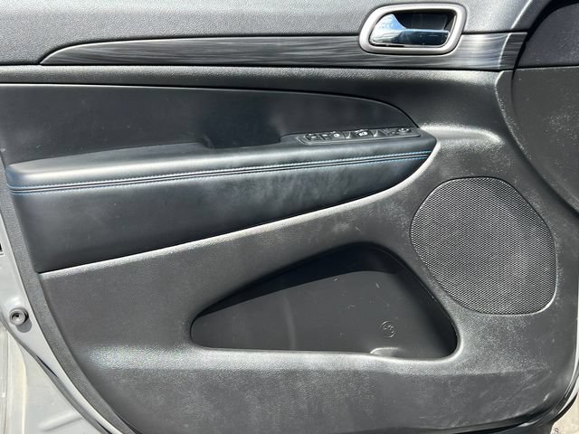 Used 2020 Jeep Grand Cherokee Laredo AWD/4WD image 14