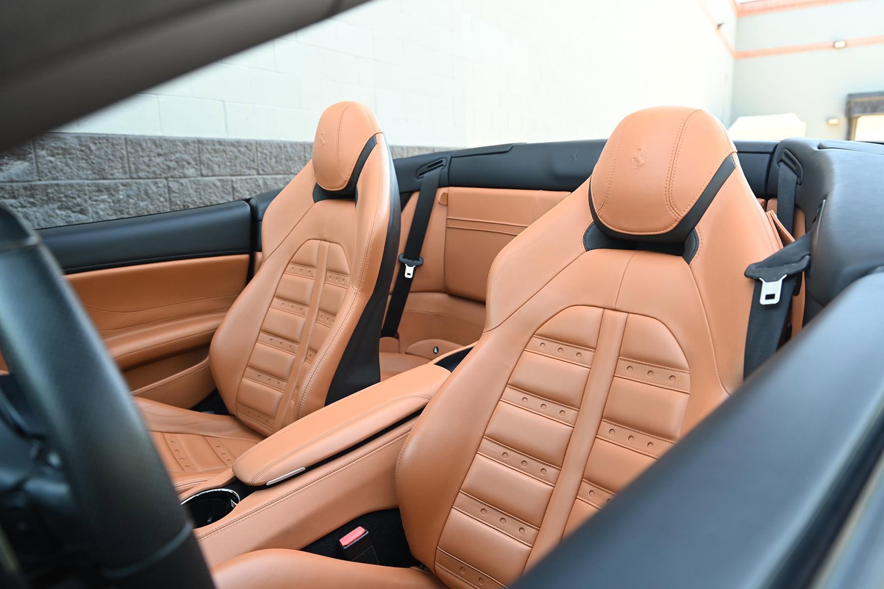 Used 2016 Ferrari California T RWD image 27