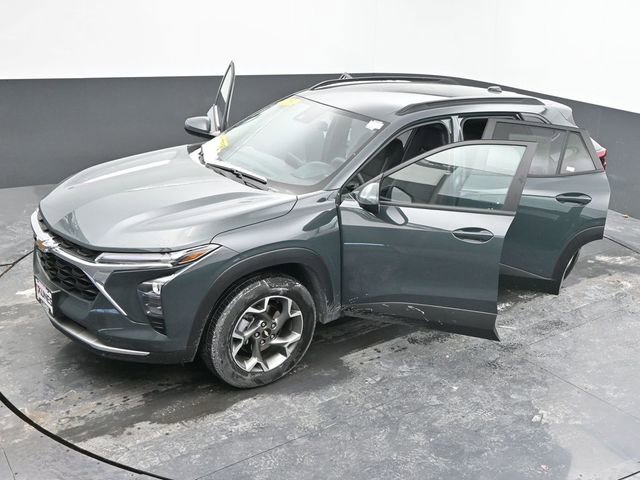 Used 2025 Chevrolet Trax LT image 60