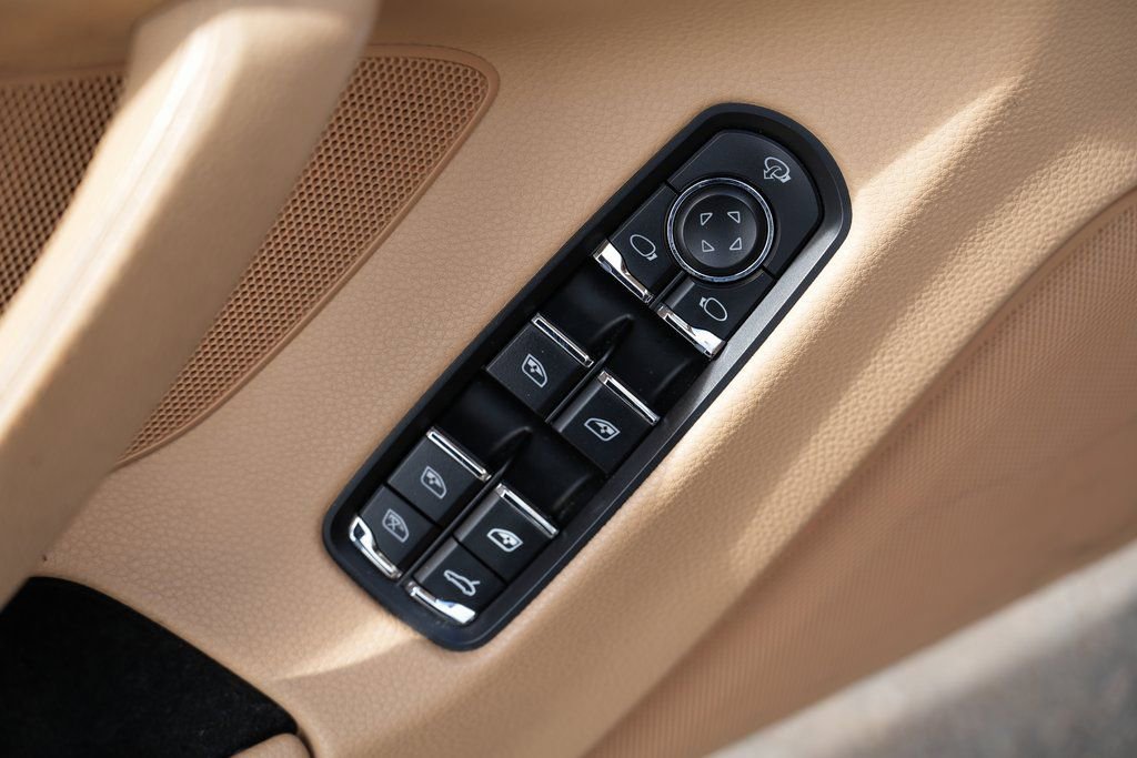 Used 2013 Porsche Panamera image 28