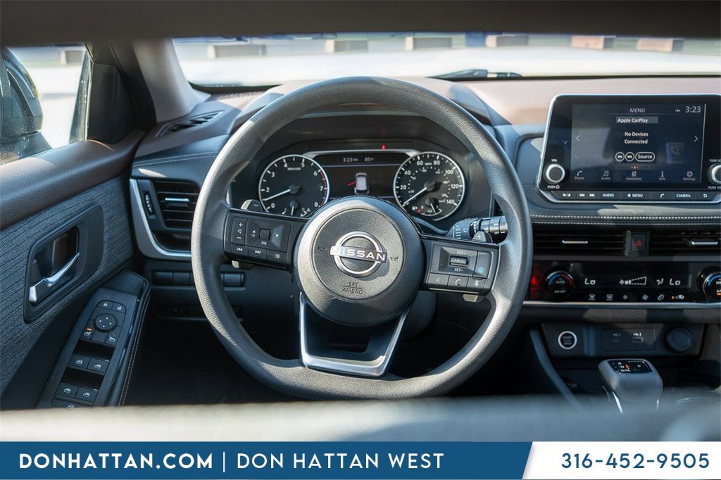 Used 2023 Nissan Rogue SV image 5