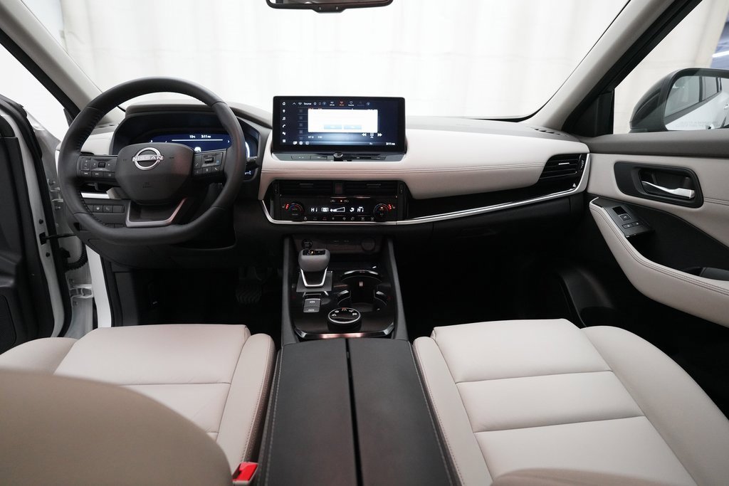 Used 2025 Nissan Rogue SL w/ Tech Package image 5