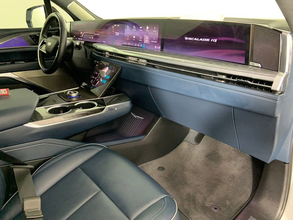 Used 2025 Cadillac Escalade IQ Luxury 2 image 20