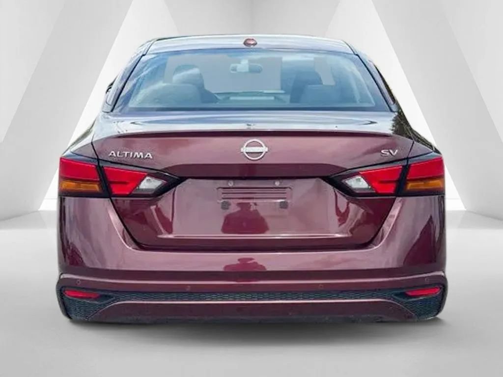 Used 2024 Nissan Altima 2.5 SV FWD image 6
