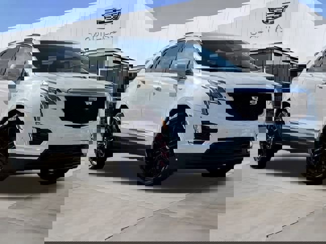 Certified 2023 Cadillac XT5 Sportv w/ Technology Package image 2