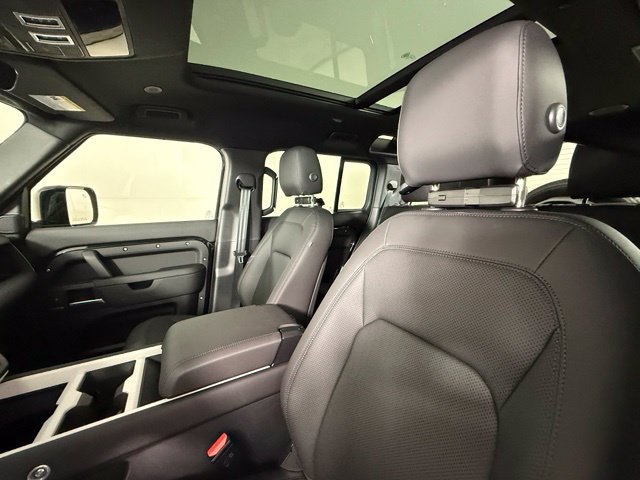 New 2026 Land Rover Defender 110 X-Dynamic SE AWD/4WD image 5
