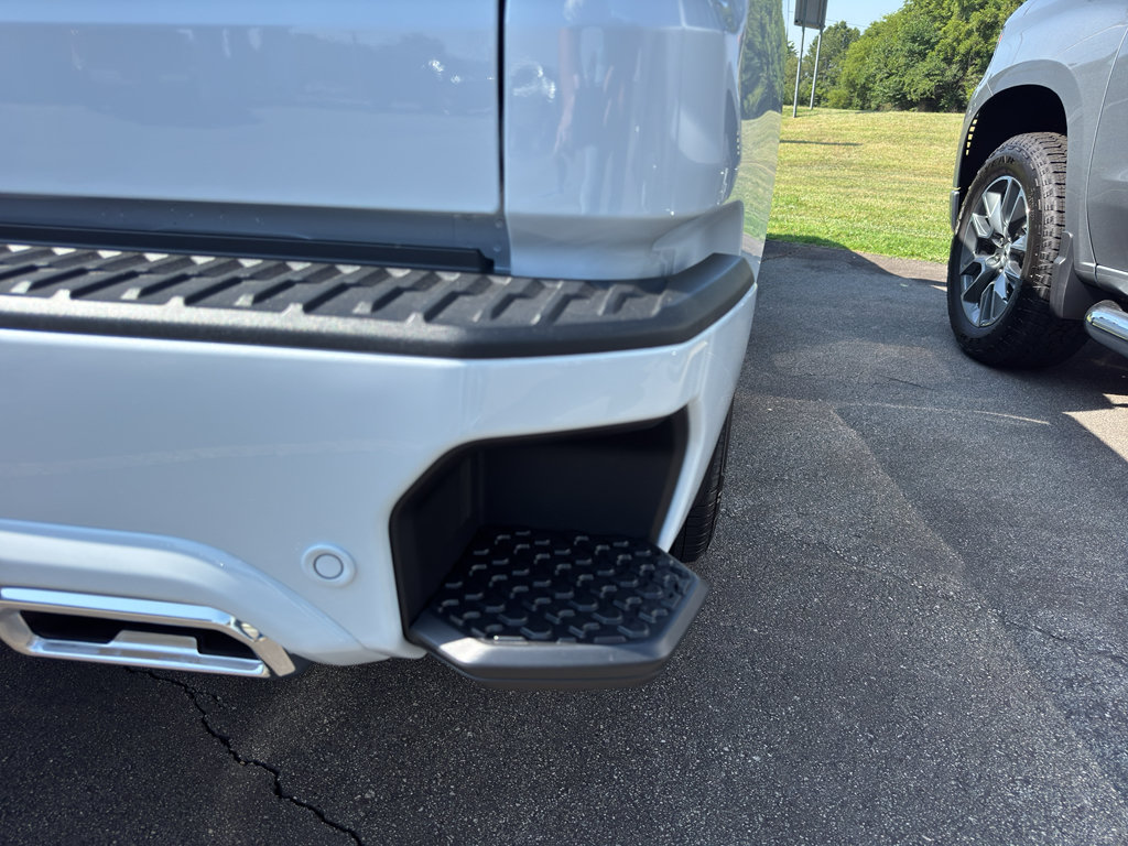 New 2026 Chevrolet Silverado 1500 High Country AWD/4WD image 8