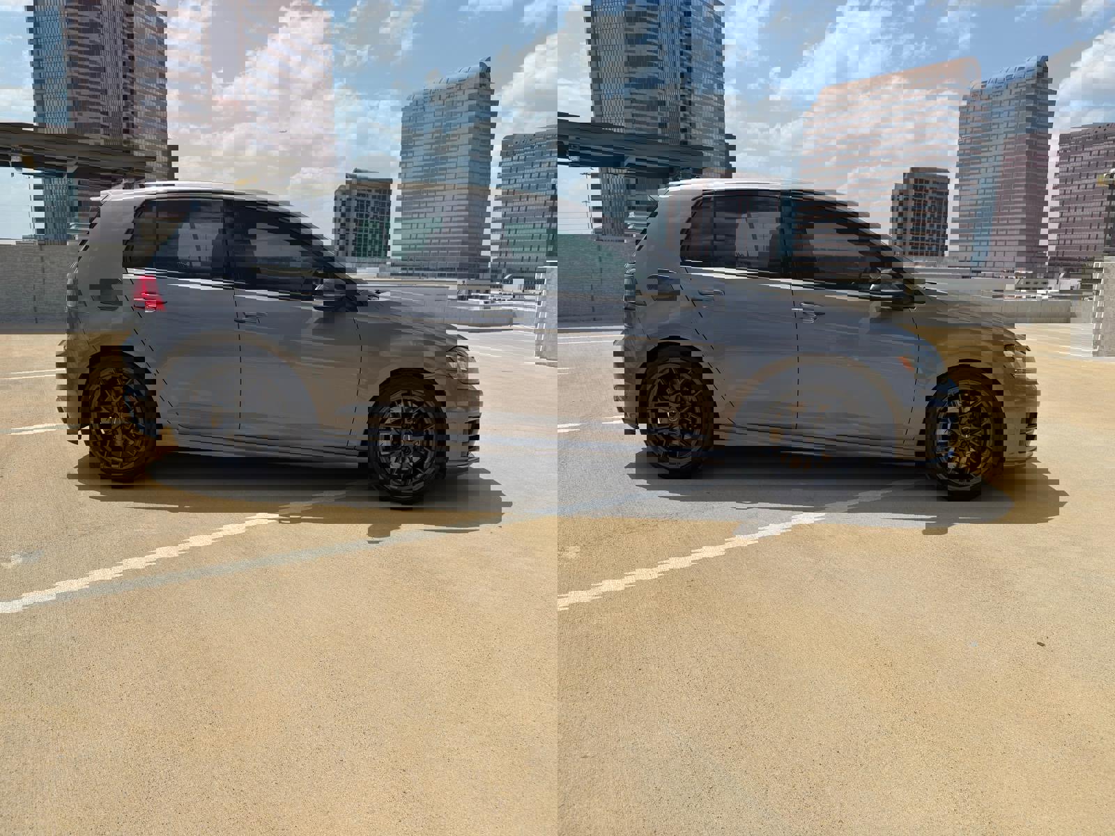 Used 2015 Volkswagen Golf R 4-Door image 5