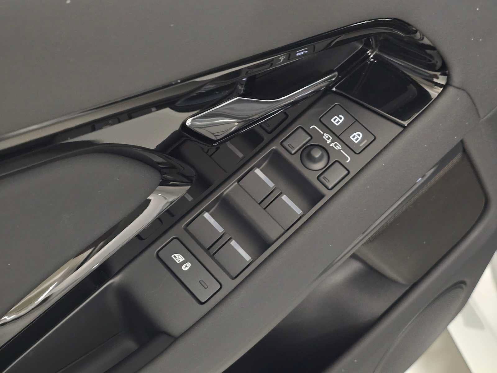 New 2026 Land Rover Range Rover Evoque S AWD/4WD image 23