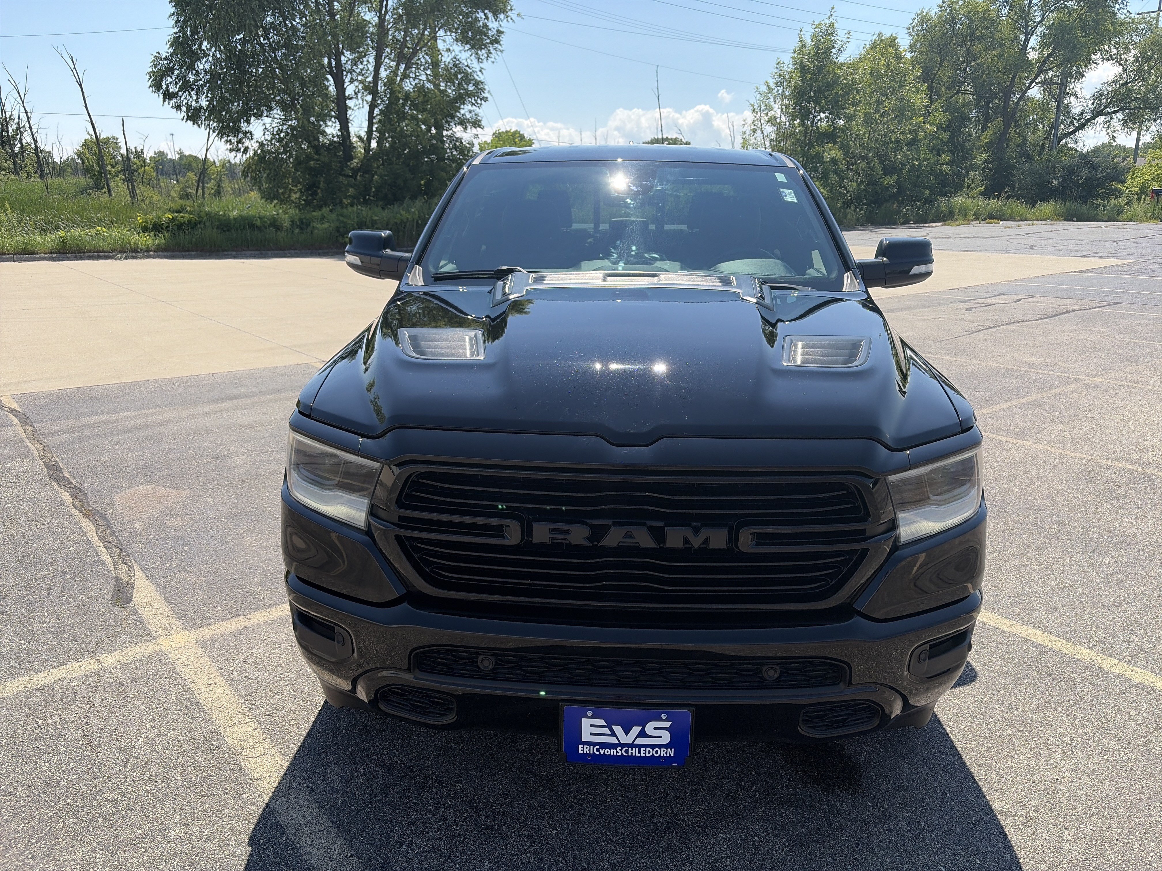 Used 2020 RAM 1500 Laramie AWD/4WD image 2