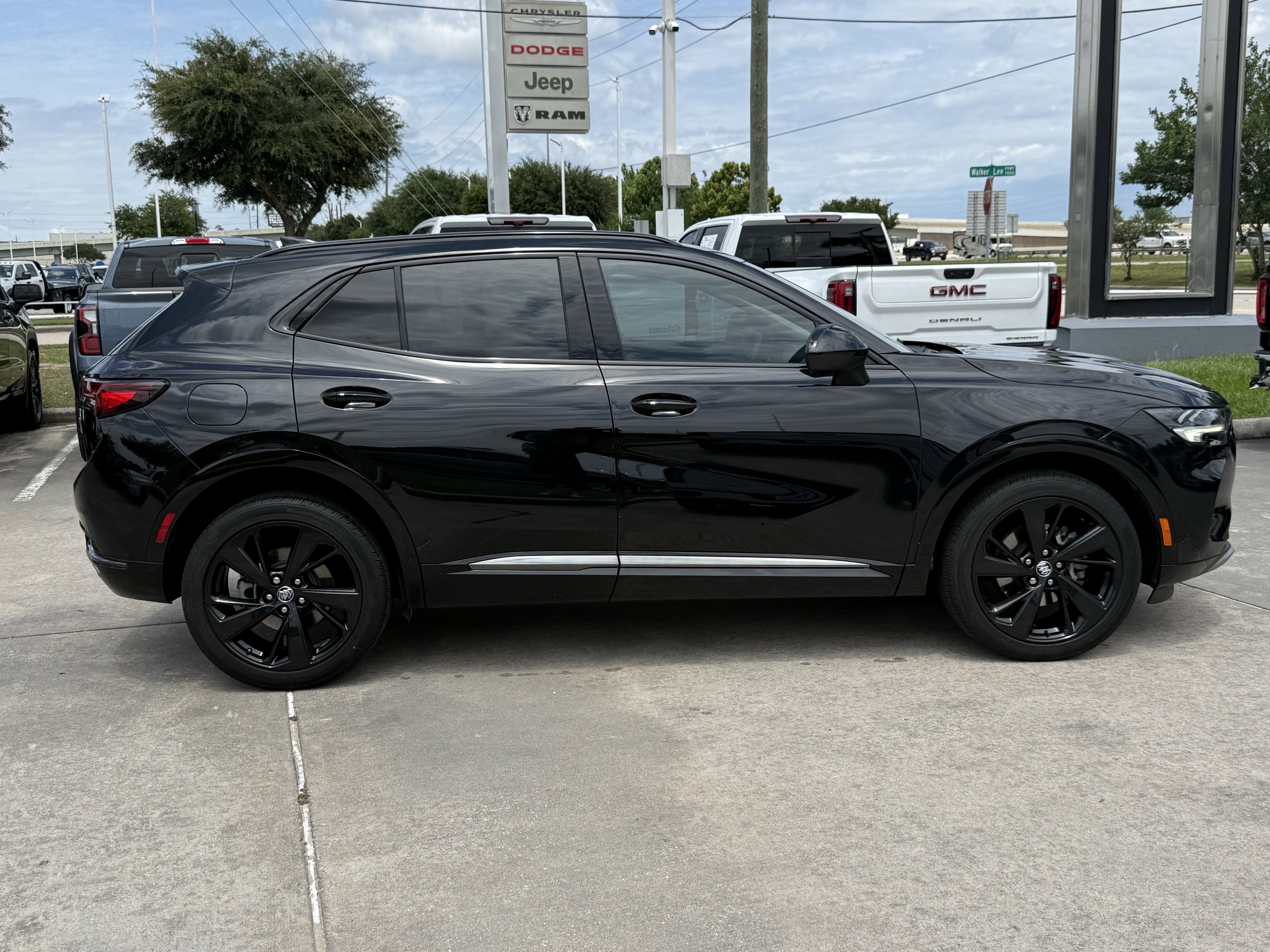 Used 2023 Buick Envision Preferred w/ Sport Touring Package AWD/4WD image 3