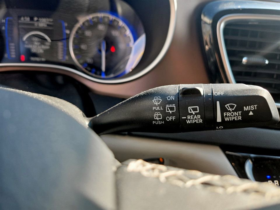 Used 2023 Chrysler Voyager LX image 17