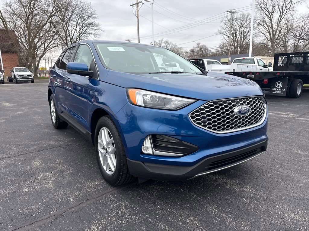 Used 2024 Ford Edge SEL w/ Convenience Package image 4