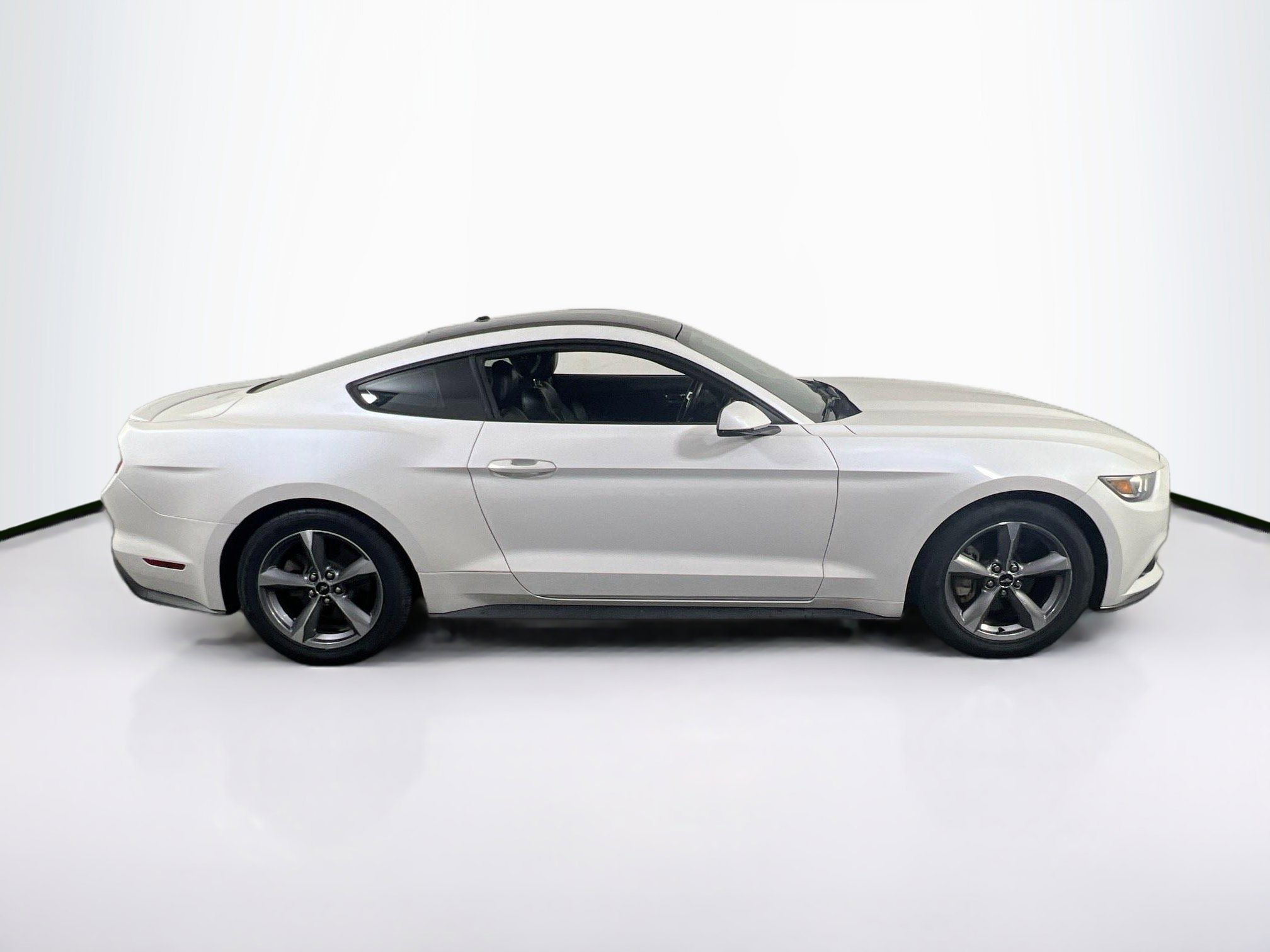 Used 2017 Ford Mustang Premium image 4
