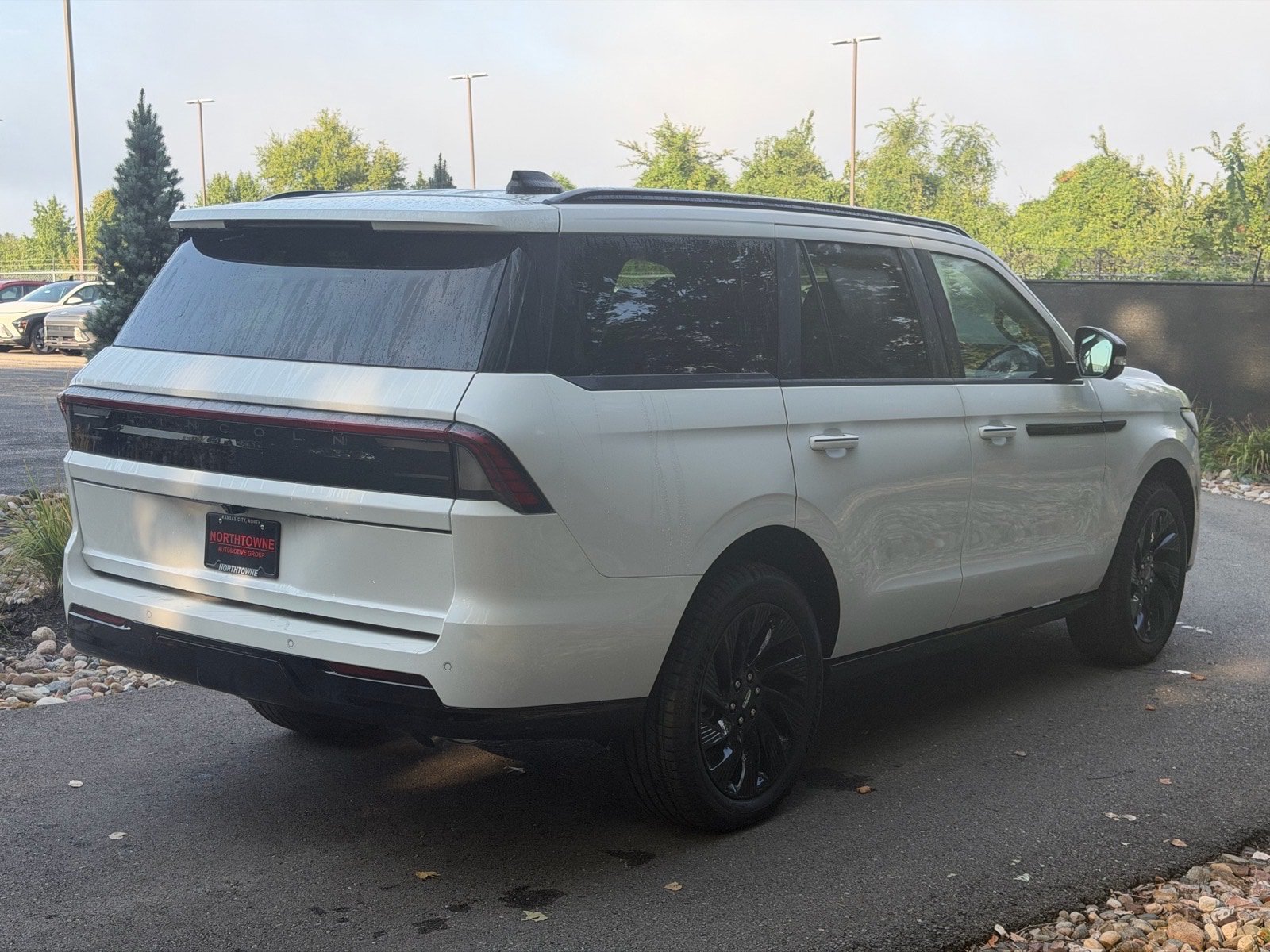 New 2027 Lincoln Navigator Reserve w/ Jet Appearance Package AWD/4WD image 5