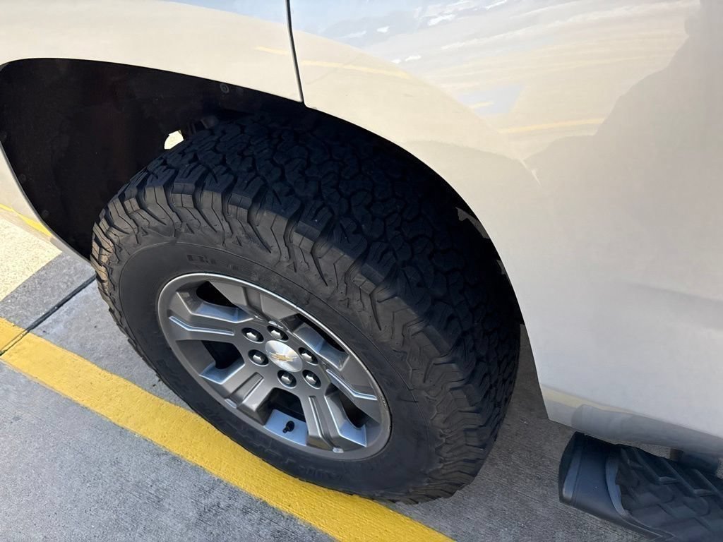 Used 2017 Chevrolet Tahoe LT w/ Luxury Package AWD/4WD image 8