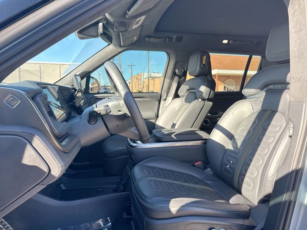 Used 2024 Rivian R1S Adventure image 13