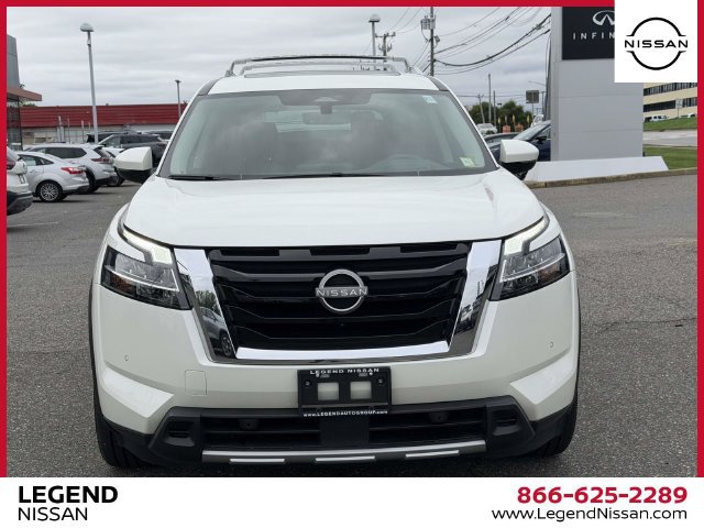 Certified 2024 Nissan Pathfinder Platinum w/ Cargo Package AWD/4WD image 9