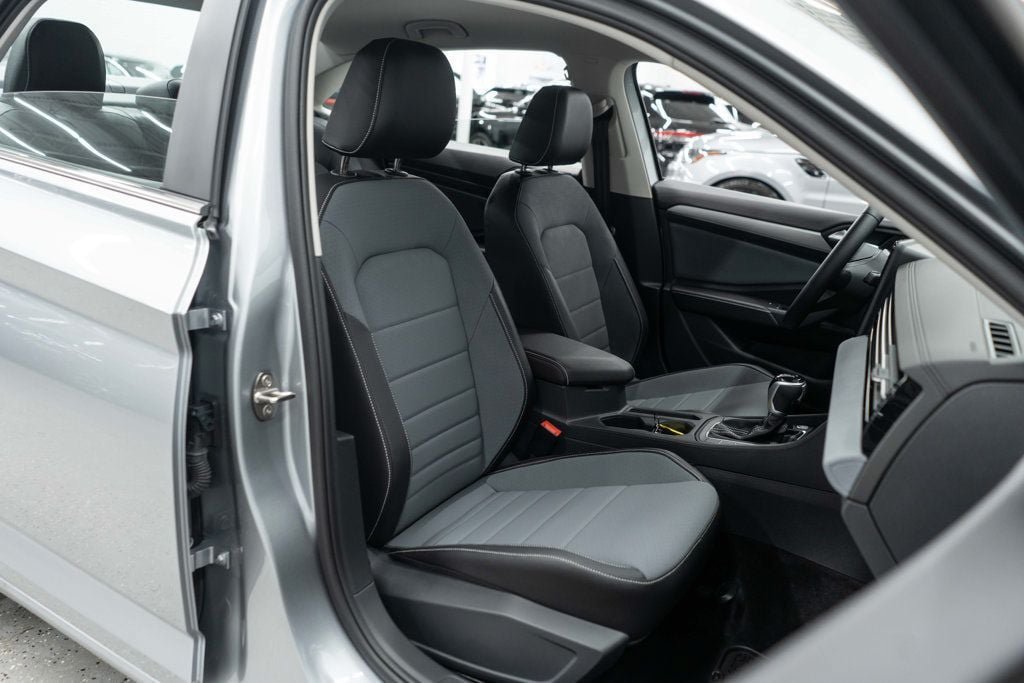 Used 2025 Volkswagen Jetta SE w/ Black Wheel Package FWD image 11