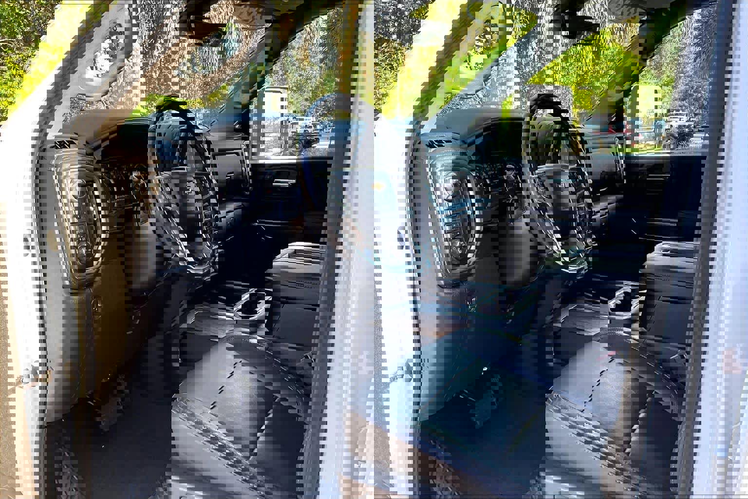 Used 2020 Chevrolet Silverado 3500 LTZ w/ LTZ Premium Package image 15