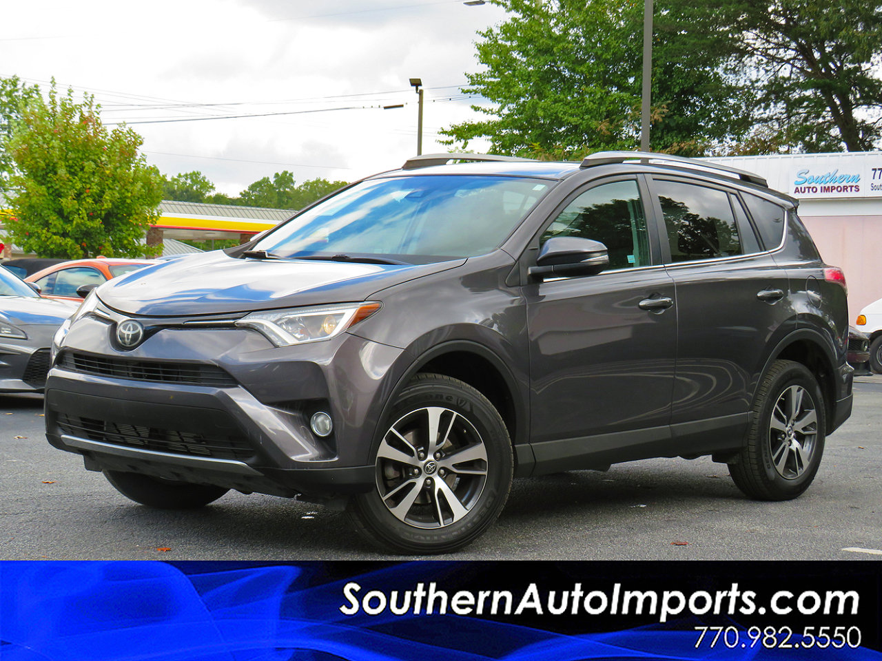 Used 2018 Toyota RAV4 XLE image 1